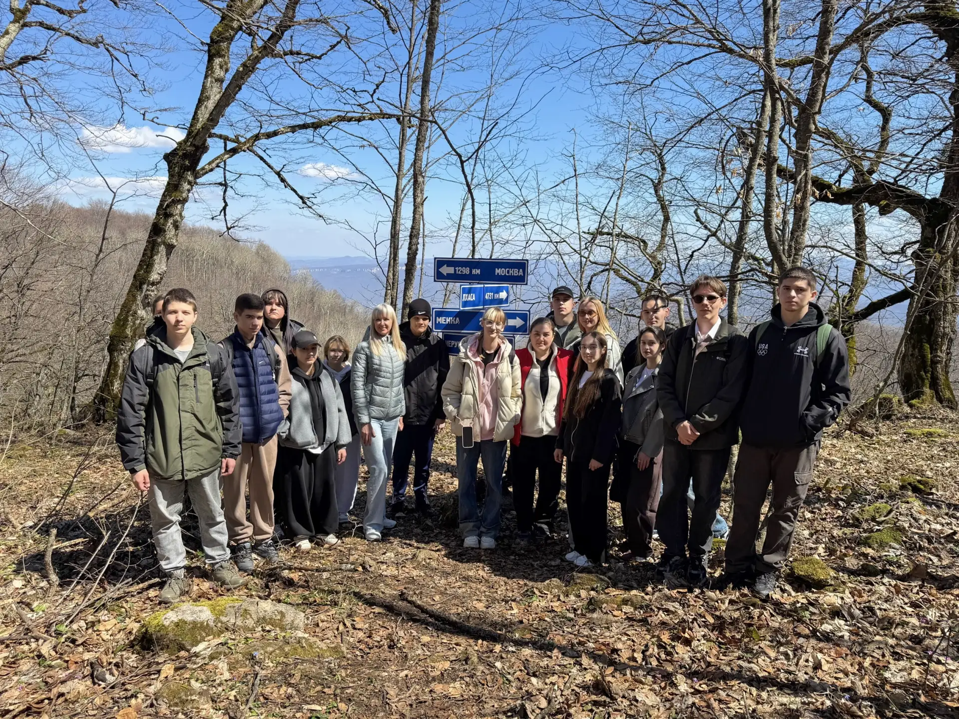 Будущие инженеры — в деле ⛰️ 📐  Студенты направления «Землеустройство и кадастры» вместе с доцентом 