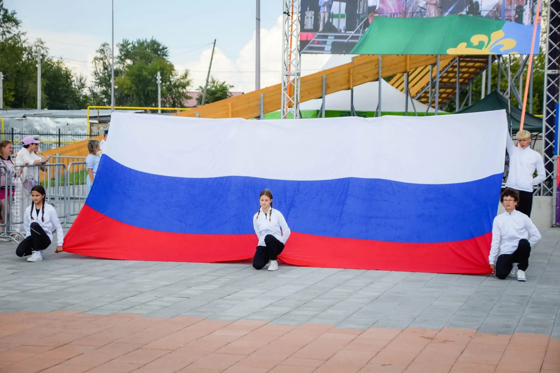 22 августа в России отмечают День государственного флага🇷🇺