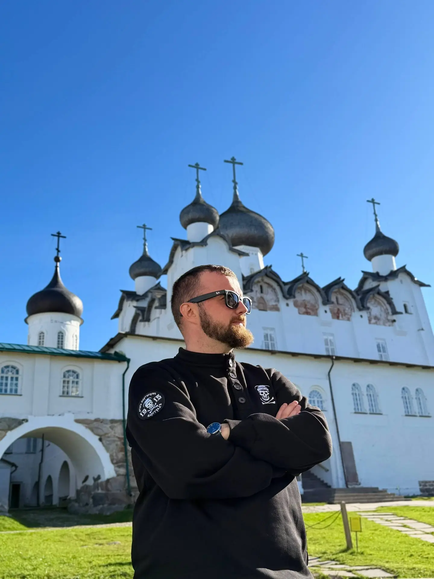 Синим жерновом развеяны и смолоты