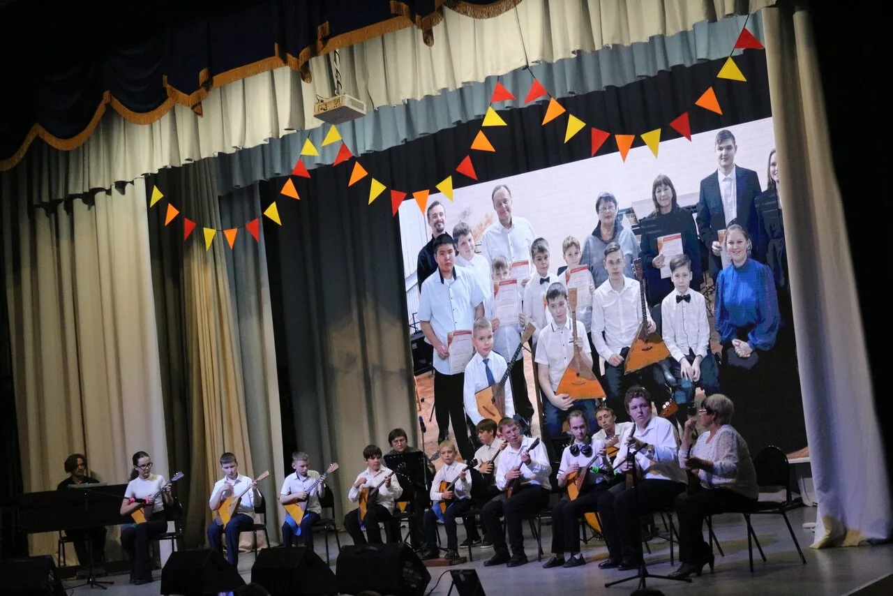 «Родник добра и вдохновения»  21 мая сцена районного Дома культуры наполнилась волшебством музыки: д