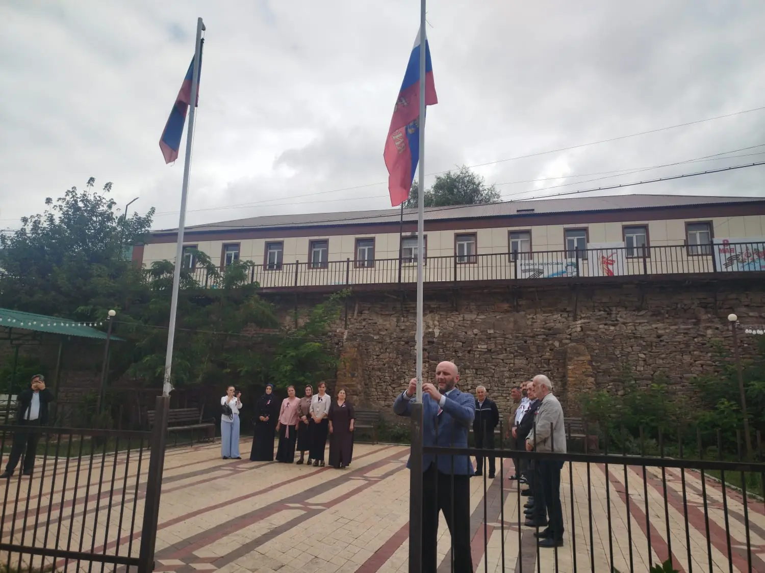 В Курахском районе торжественно отметили День Государственного флага России