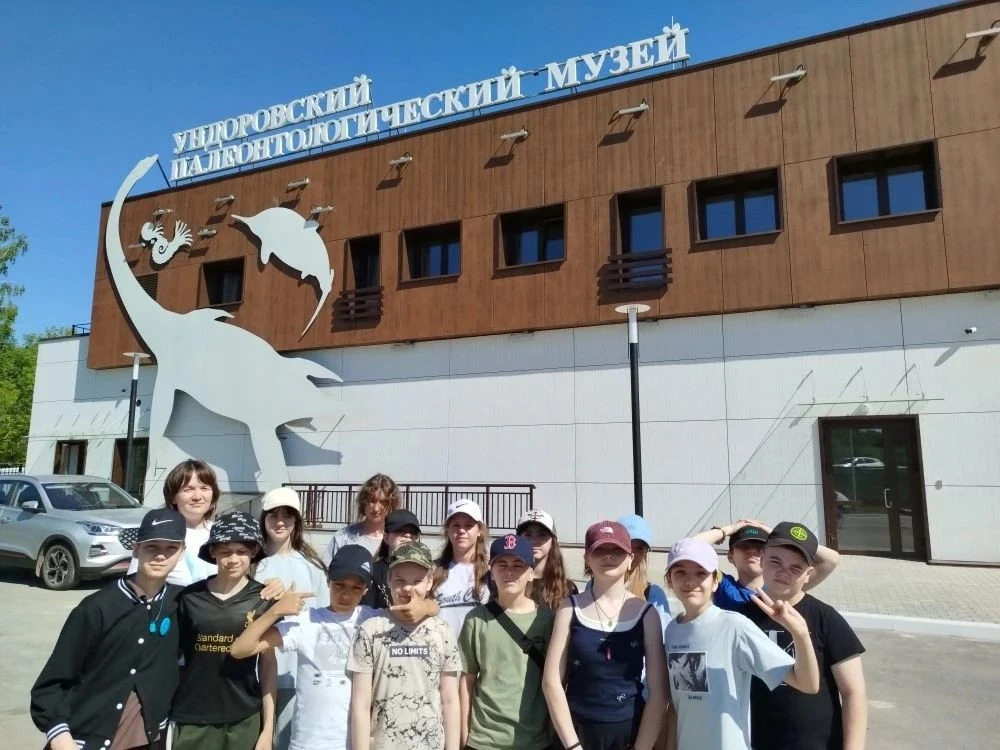 🦖 «Смотрите, я нашёл настоящий древний камень!» — именно с такими эмоциями школьники вернулись из по