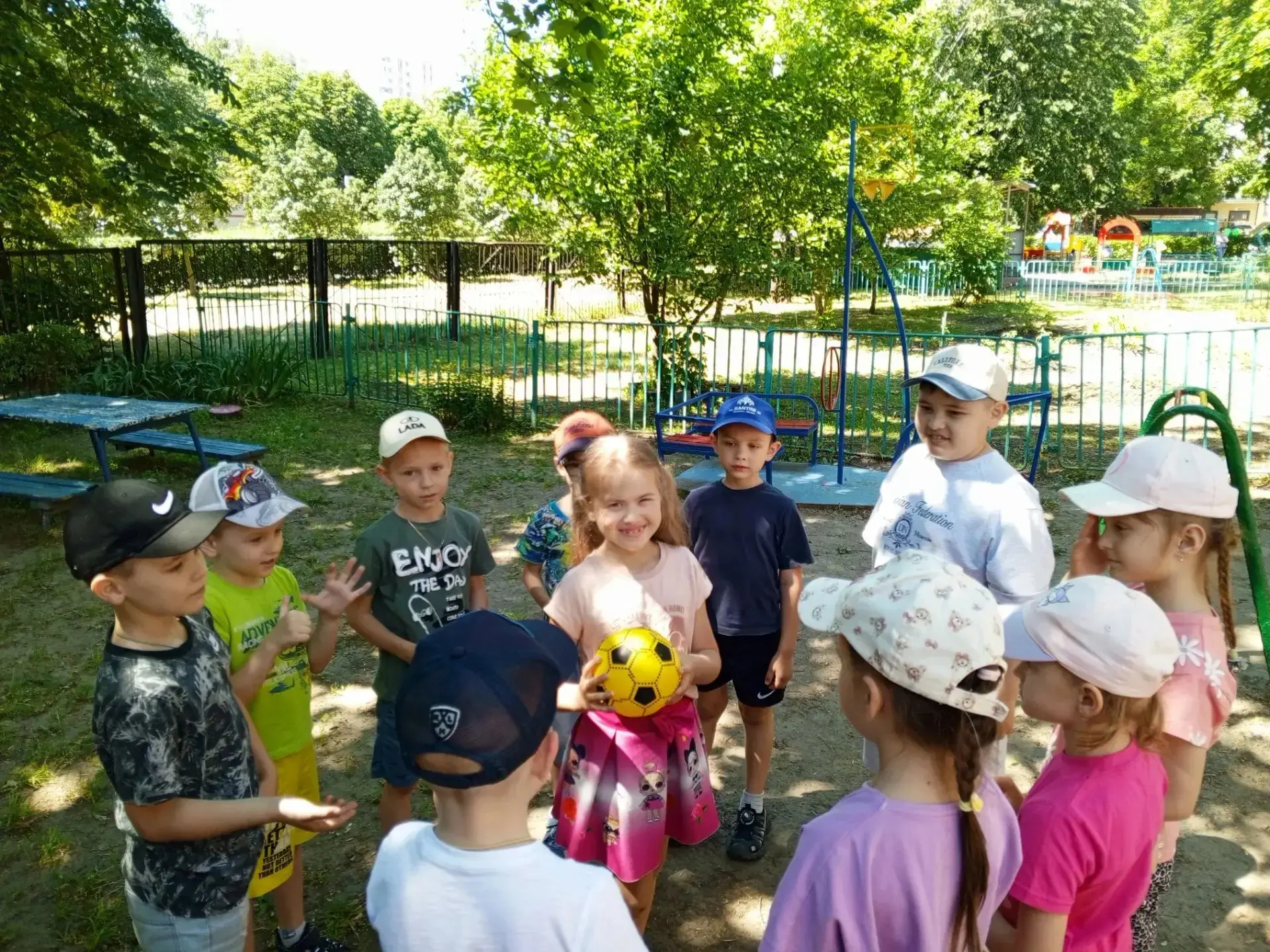 Первый месяц лета🌞
Лето, солнце, детский сад-каждый ребёнок очень рад.!
Лето -это время, когда прир