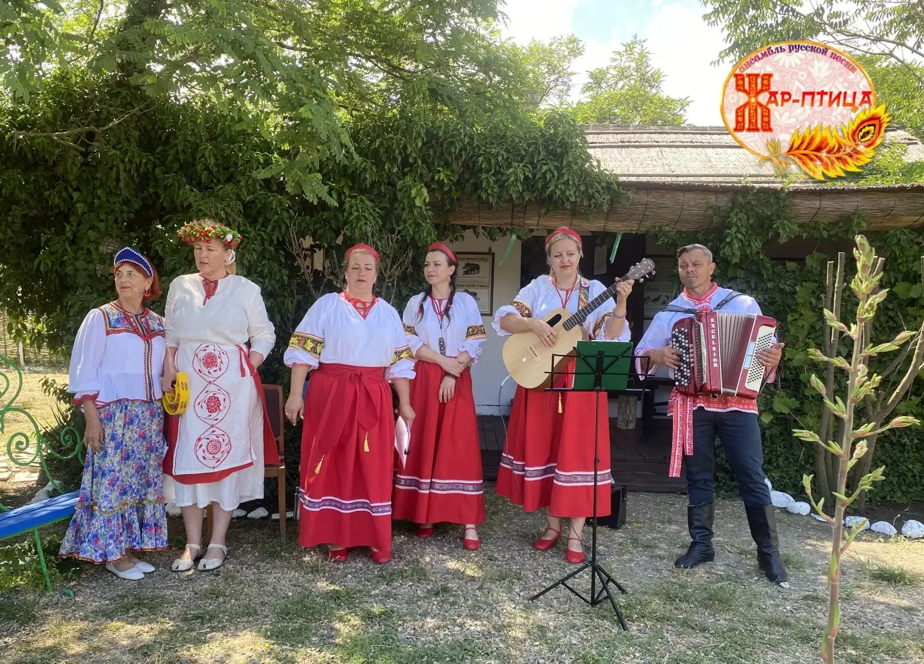🐦‍🔥🌞🎶Лето, праздник, Атамань! "Жар-птица" и "Казачка" зажгли на фестивале в краевом выставочном 