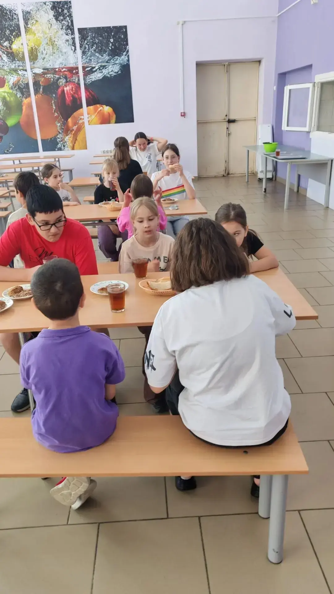 Как прошёл наш день в лагере?

   Сегодняшний день в нашем лагере начался с самого главного — с подн