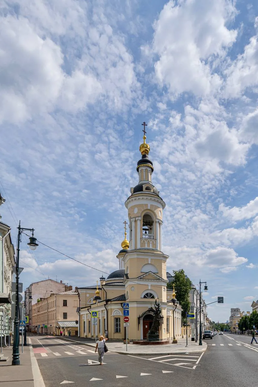 Альтернативная прогулка по Китай-городу: экскурсия по району Ивановской горки.

1️⃣Старт от метро Ки