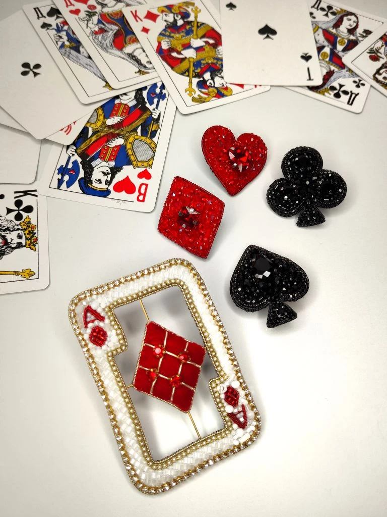 «Алиса, безумное чаепитие и немного карточного азарта» 🃏♠️♥️