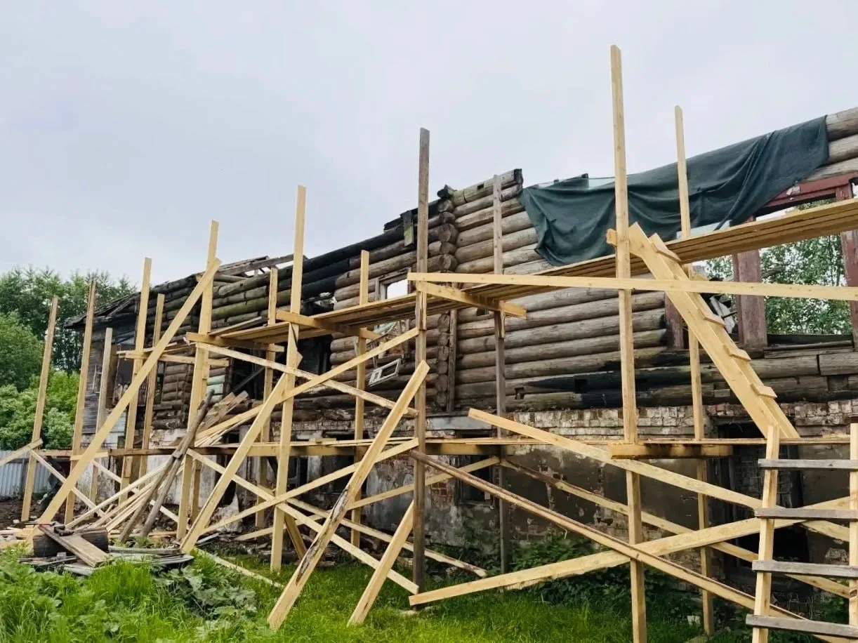 🏚 В Вологде начали восстанавливать один из старейших домов Заречья.

Реставраторы приступили к рабо