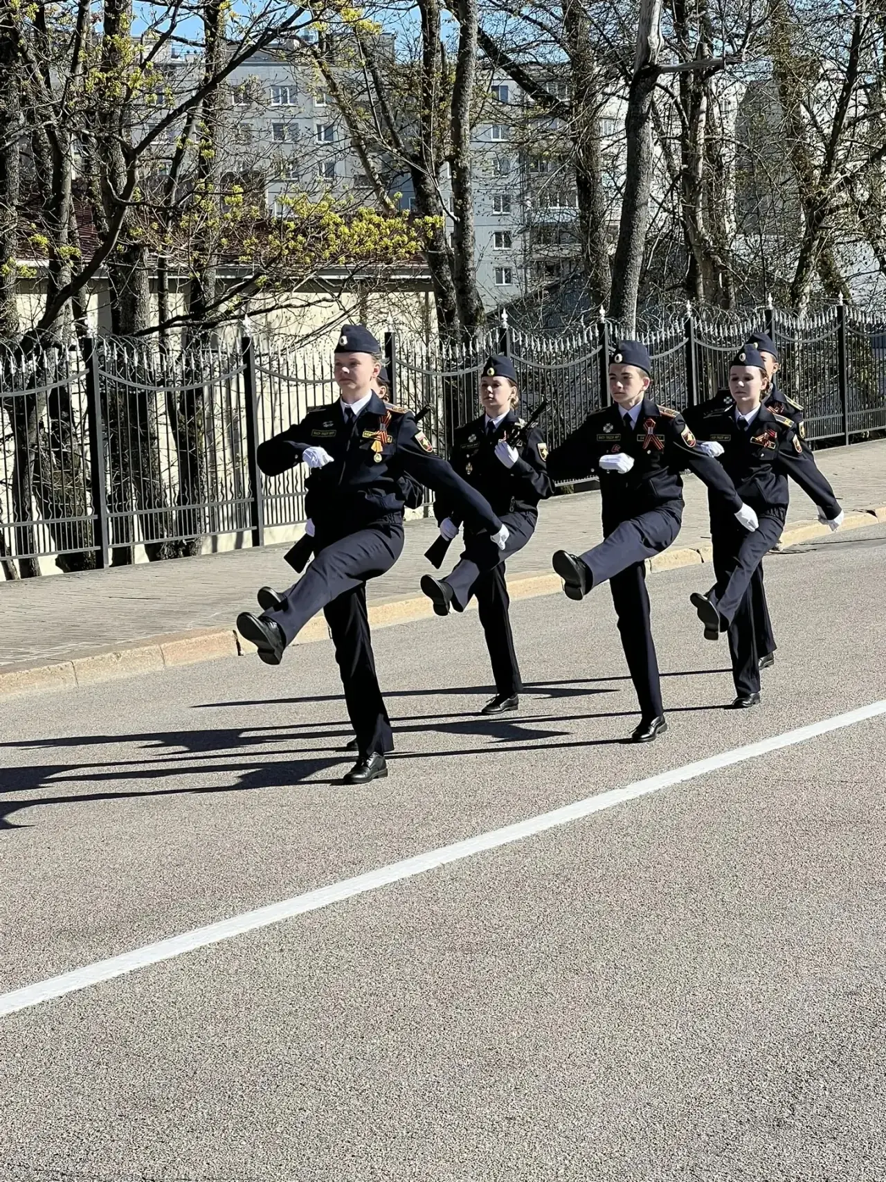 Пост № 1 у Вечного огня на мемориале 1200 воинам-гвардейцам — символ живой памяти и преемственности 