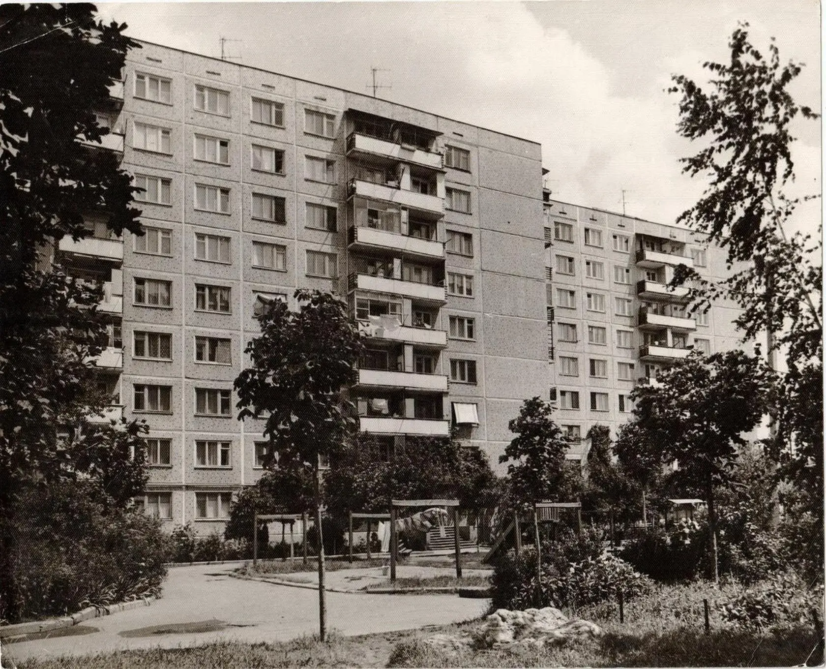 Девятиэтажные блочные дома в микрорайоне ст. Лена г. Усть-Кут Иркутской области, постро...