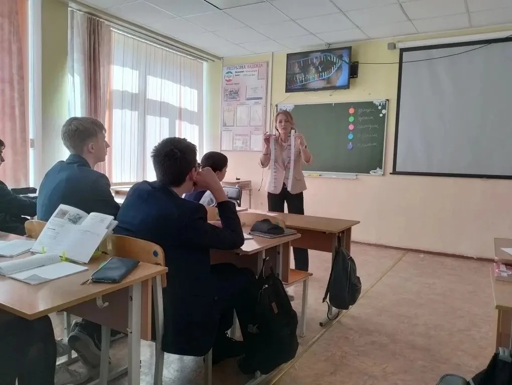 🎓В ходе Предметной недели естественно-научного цикла в 1 корпусе советник директора по воспитанию, у