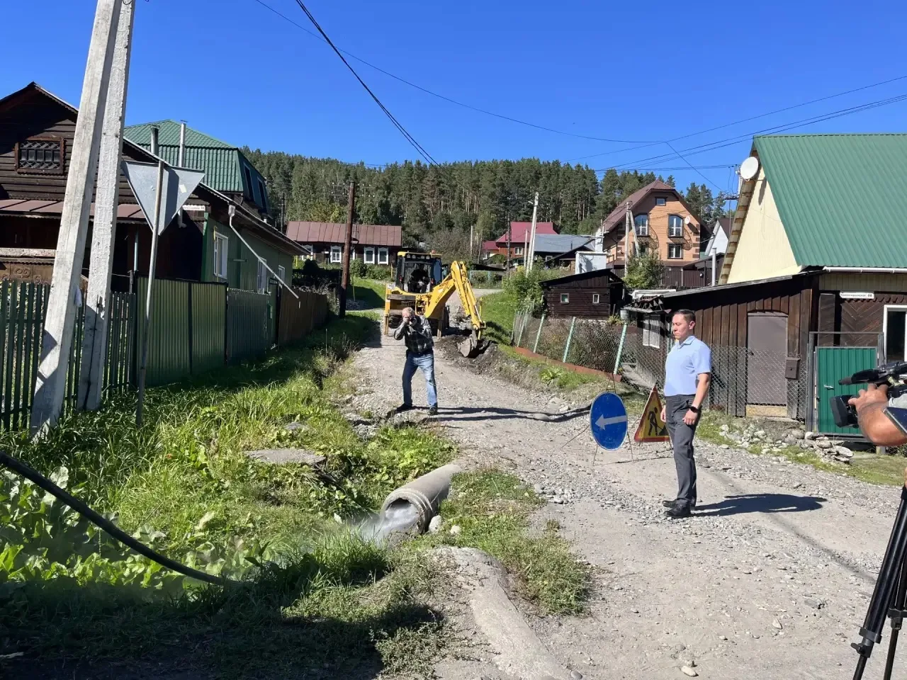 Депутаты горсовета и Эл-Курултай Радмила Пекпеева, Николай Ким, Александр Потапов и Але...