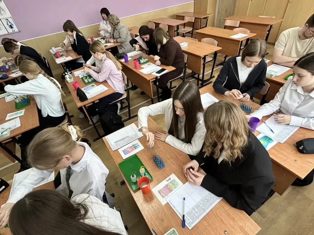 🎨🧪Вчера, 10 февраля, в рамках недели науки и техники в нашей школе прошел увлекательный мастер-класс