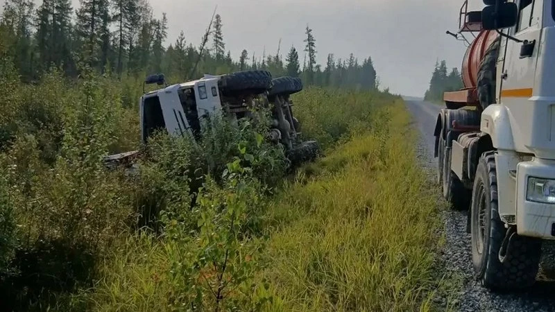Автокран перевернулся в Югре — пострадал пассажир