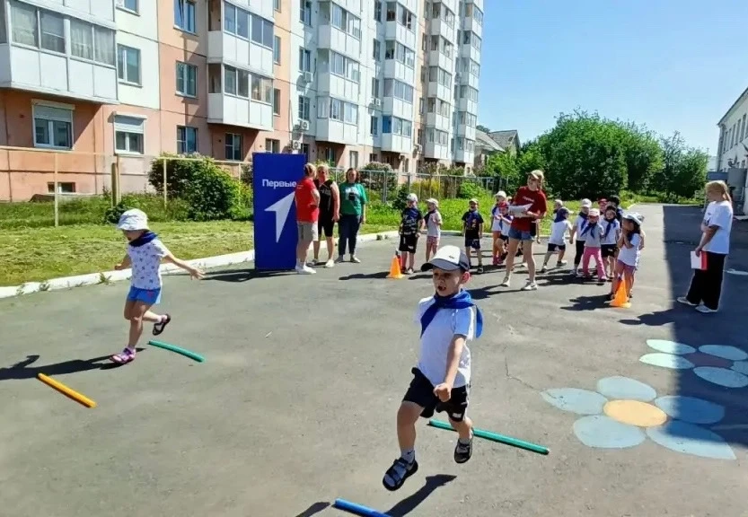 12 июня в нашей стране отмечается День России. 🇷🇺 
Это праздник свободы, мира и добра. Он символиз
