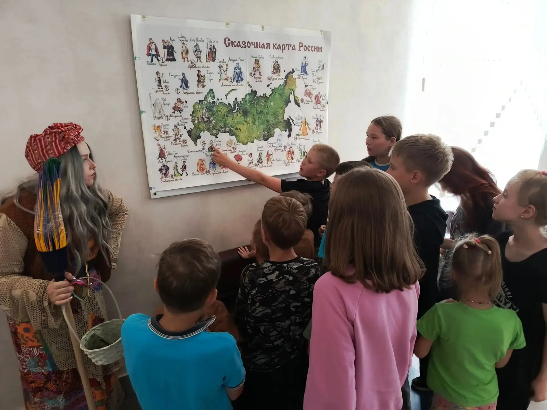 Волшебные приключения в сказках народов России

15 июня Старицкая детская школа искусств распахнула 