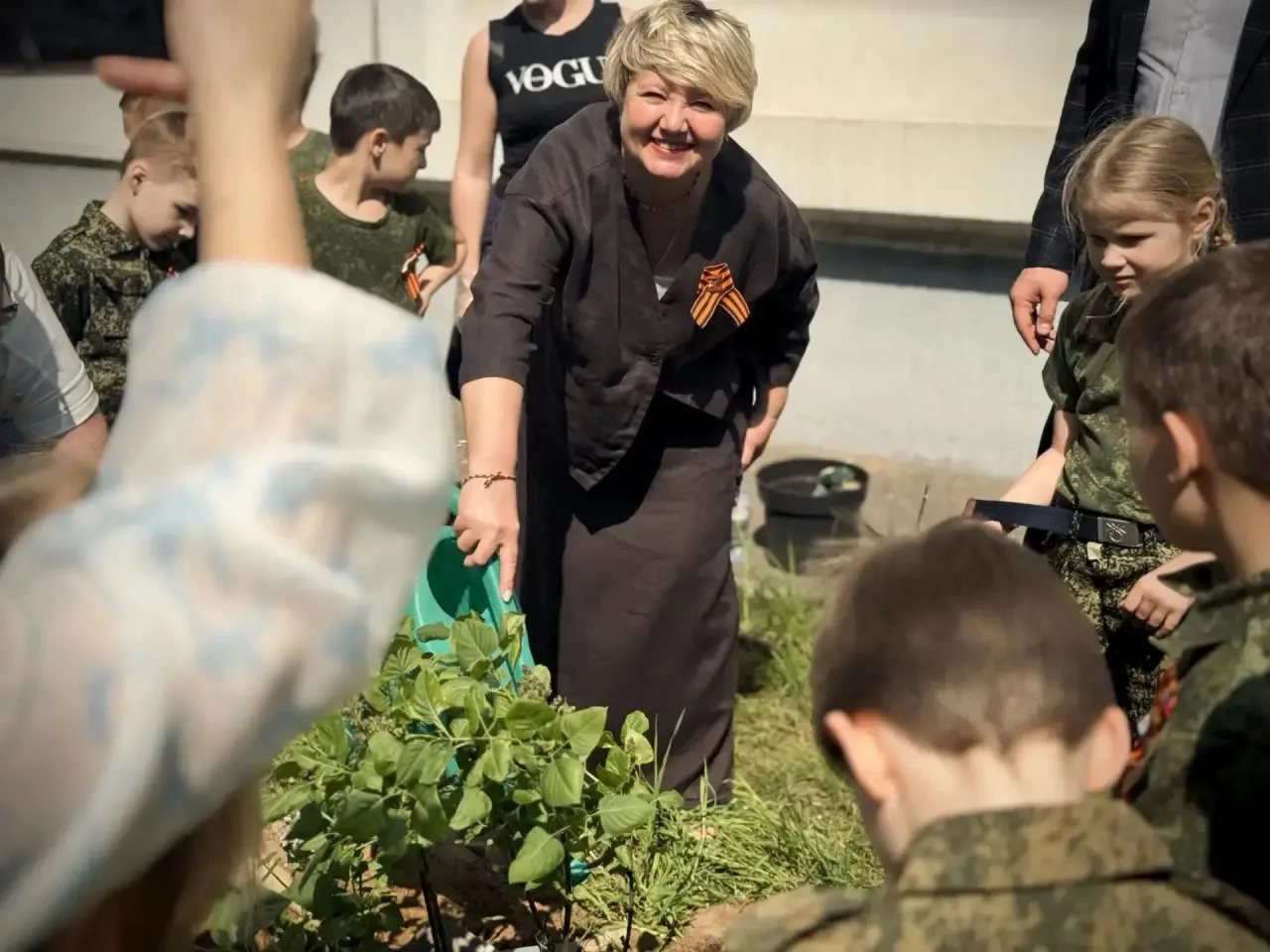 В Кадетской школе прошла традиционная акция «Сирень Победы»   В преддверии Дня Победы ученики первых
