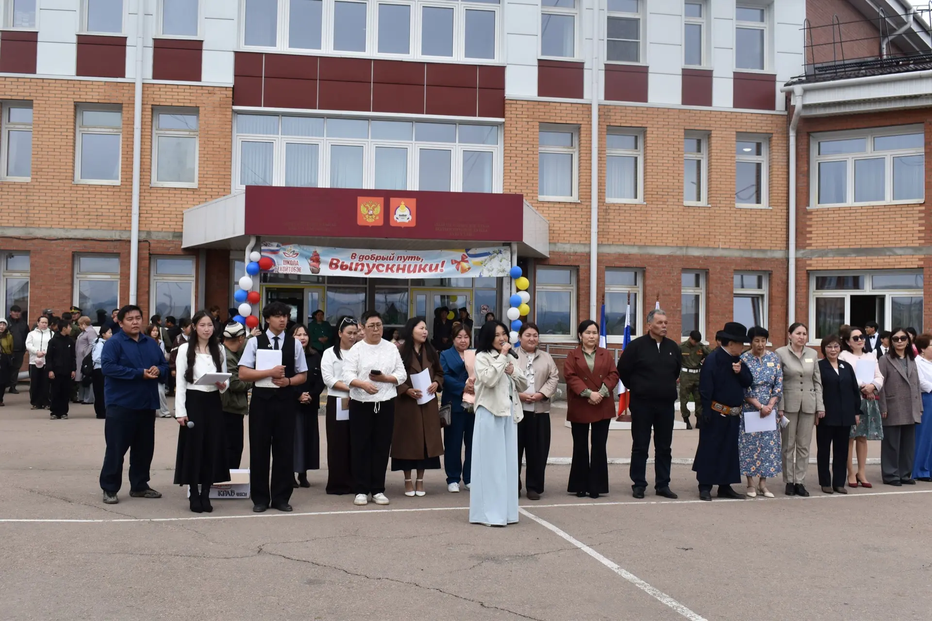 Последний звонок — 2026: вальс, звонок и тёплые слова для 9 и 11 классов