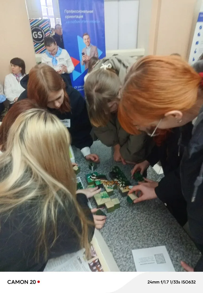В будущее — с уверенностью: девяти- и одиннадцатиклассники школы посетили ярмарку трудоустройства  1