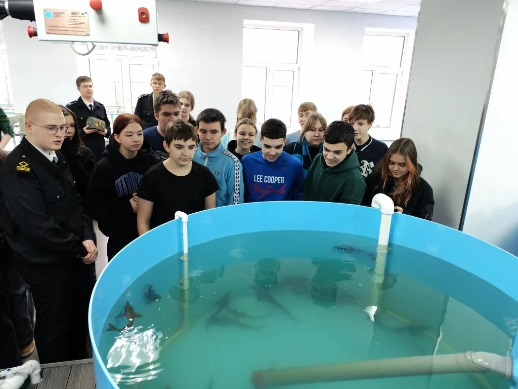 ⚓️ Курс на будущее: 8 «А» в мире морских профессий! 🌊  Сегодня наши ребята из 8 «А» класса отправили