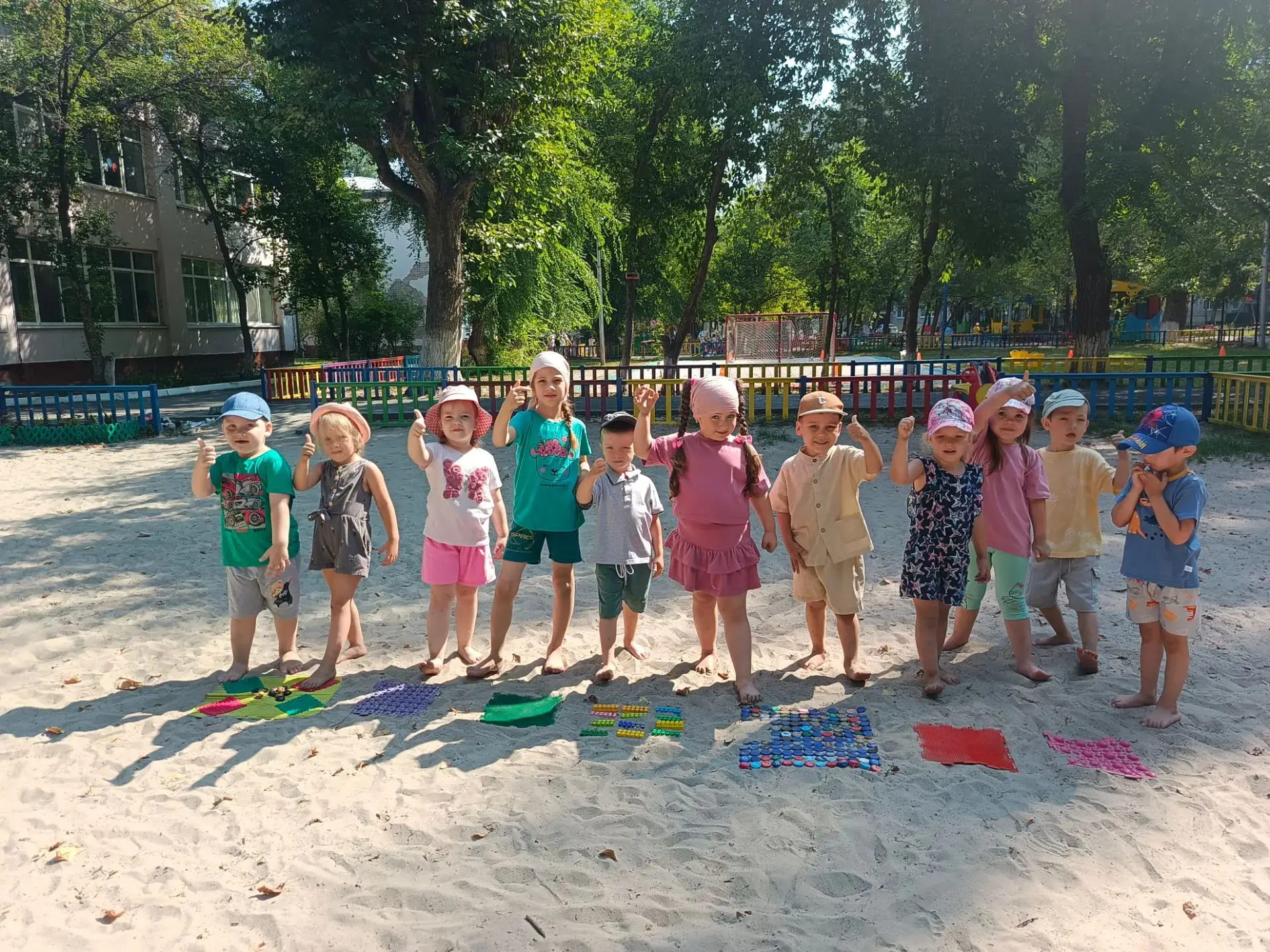 🎉«День хождения босиком»: праздник ощущений и радости!🎉
Сегодня в нашем саду прошел необычный и оч