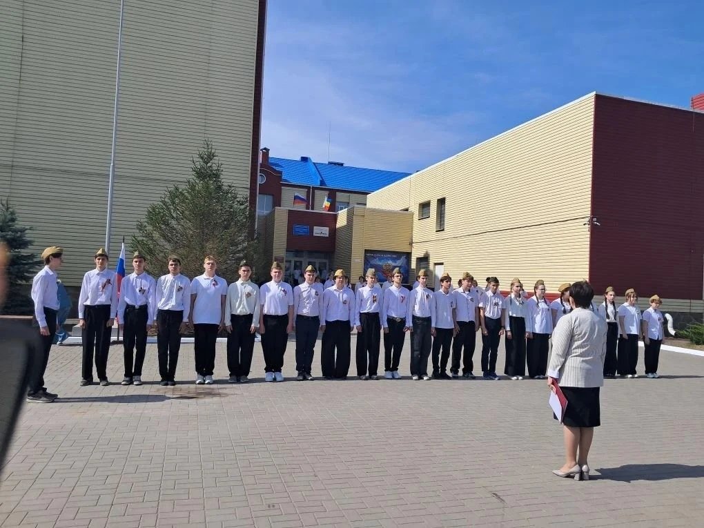 «НАСЛЕДНИКИ ПОБЕДЫ» В преддверии Дня Победы в нашей школе стартовал традиционный конкурс — смотр стр