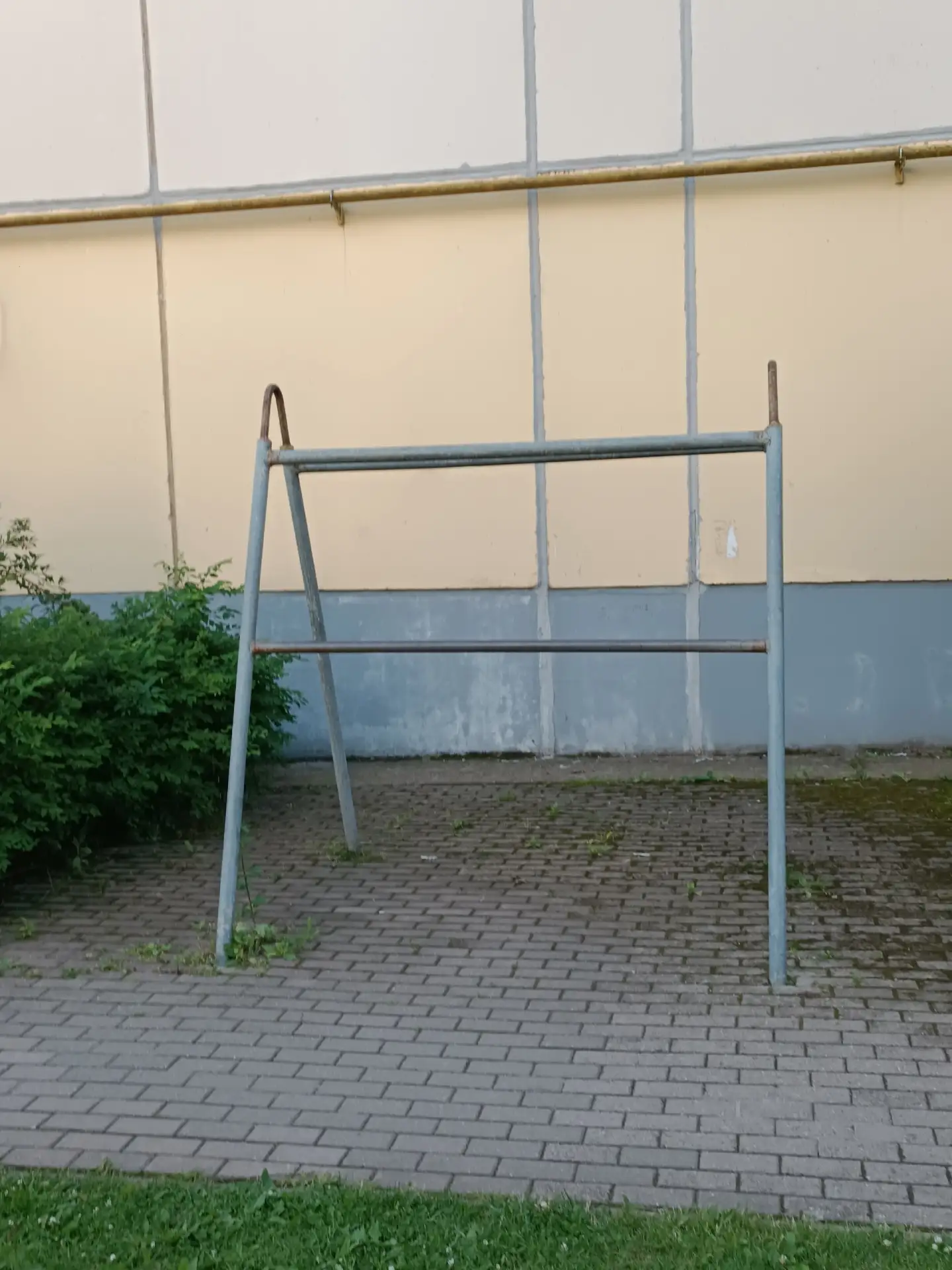 Подскажите мне зумеру, что это и для чего? А то вижу почти в каждом дворе. На турник не...