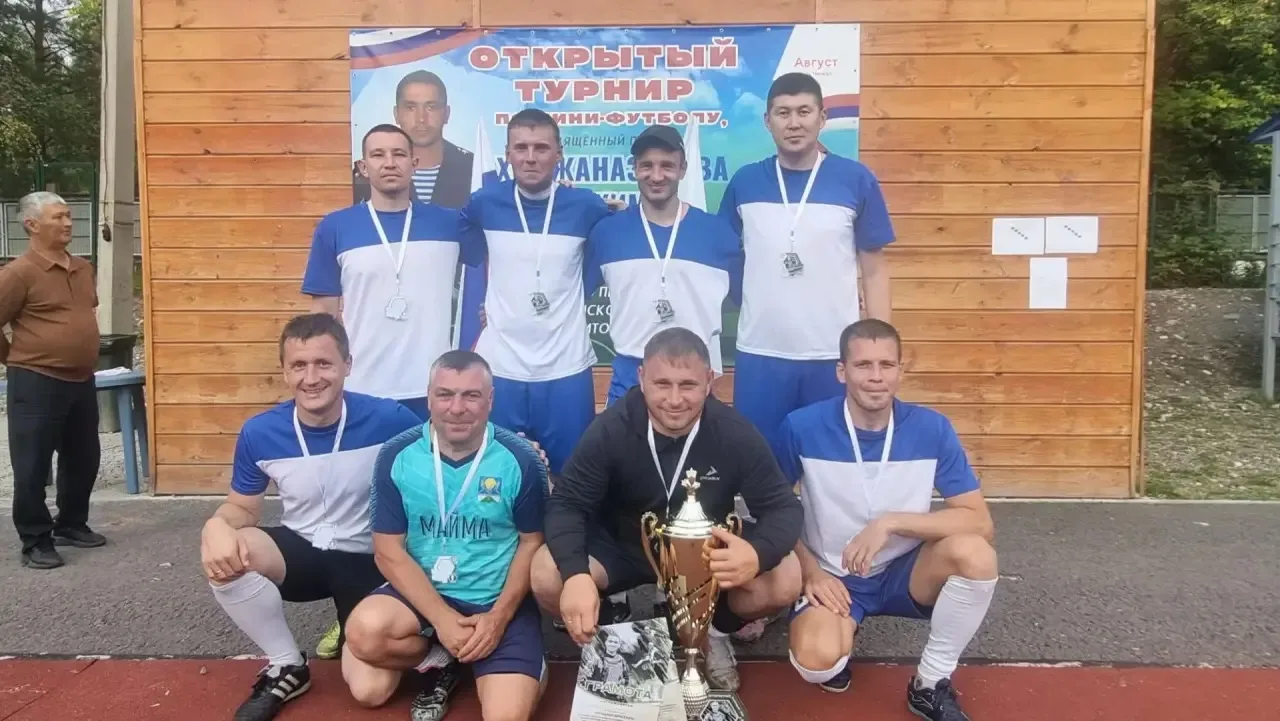 Сегодня, 30 августа, на стадионе «Юность» в Чемале прошел открытый турнир по мини-футбо...