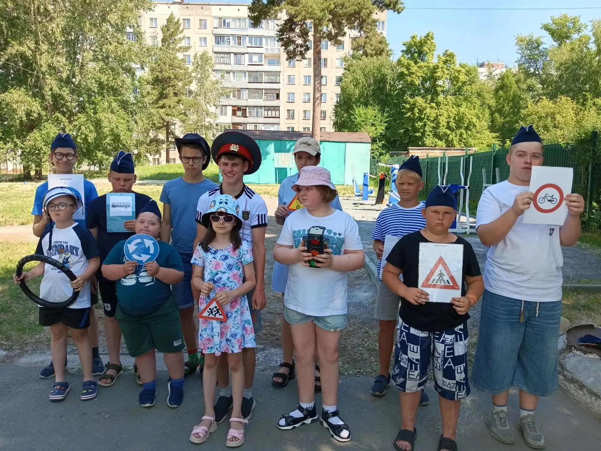 День безопасности в нашем школьном лагере! 🚗

Сегодня в нашем пришкольном лагере прошел урок безопа