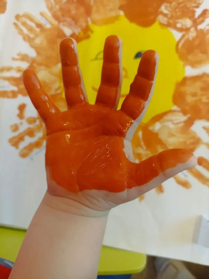 «Творческий час в садике: солнышко из ладошек!»☀🙌