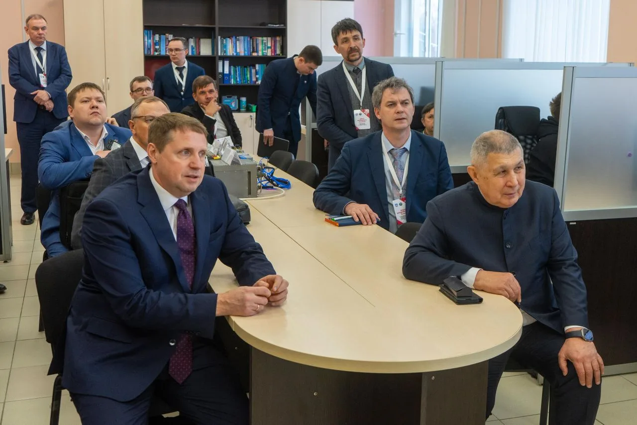💯 Коллеги из Татарстана с большим интересом познакомились с инфраструктурой МарГУ: увидели, как рабо