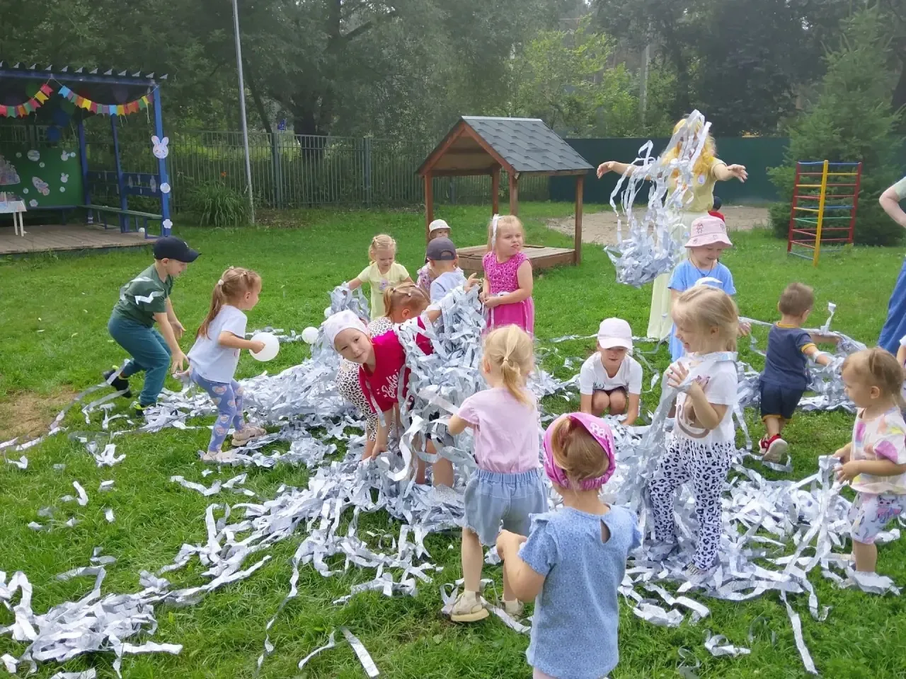 🎈 Праздник мыльных пузырей и радужного настроения!

В нашем детском саду прошёл по-настоящему волше