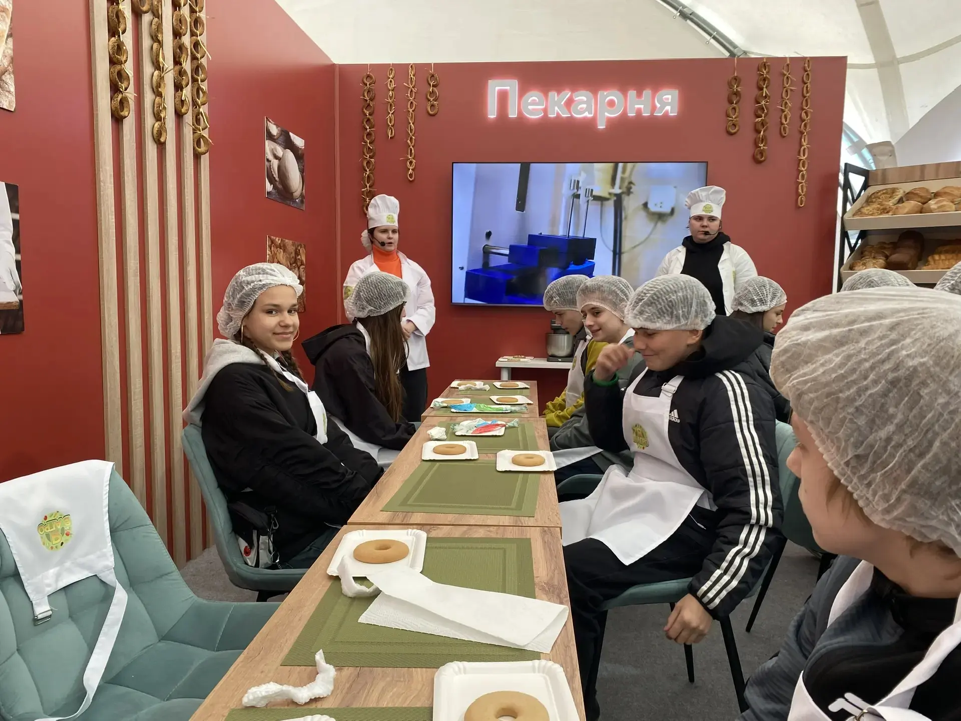 Шаг в профессию: лицей в «Городе профессий АПК» 🔬🌾  24 апреля учащиеся лицея вместе с педагогами О. 