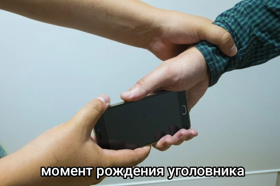 Первого октября во дворах на Пролетарской 16-летний парень шёл с приятелем и вдруг пред...