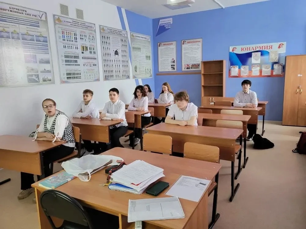 Разговоры о важном🇷🇺  ✨Сегодня, 23 марта, учебная неделя в нашей школе началась с традиционного подн