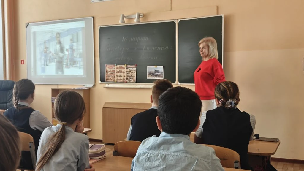 🇷🇺 «Разговоры о важном»: Погружение в мир промышленности!  Сегодняшний понедельник в нашей школе нач