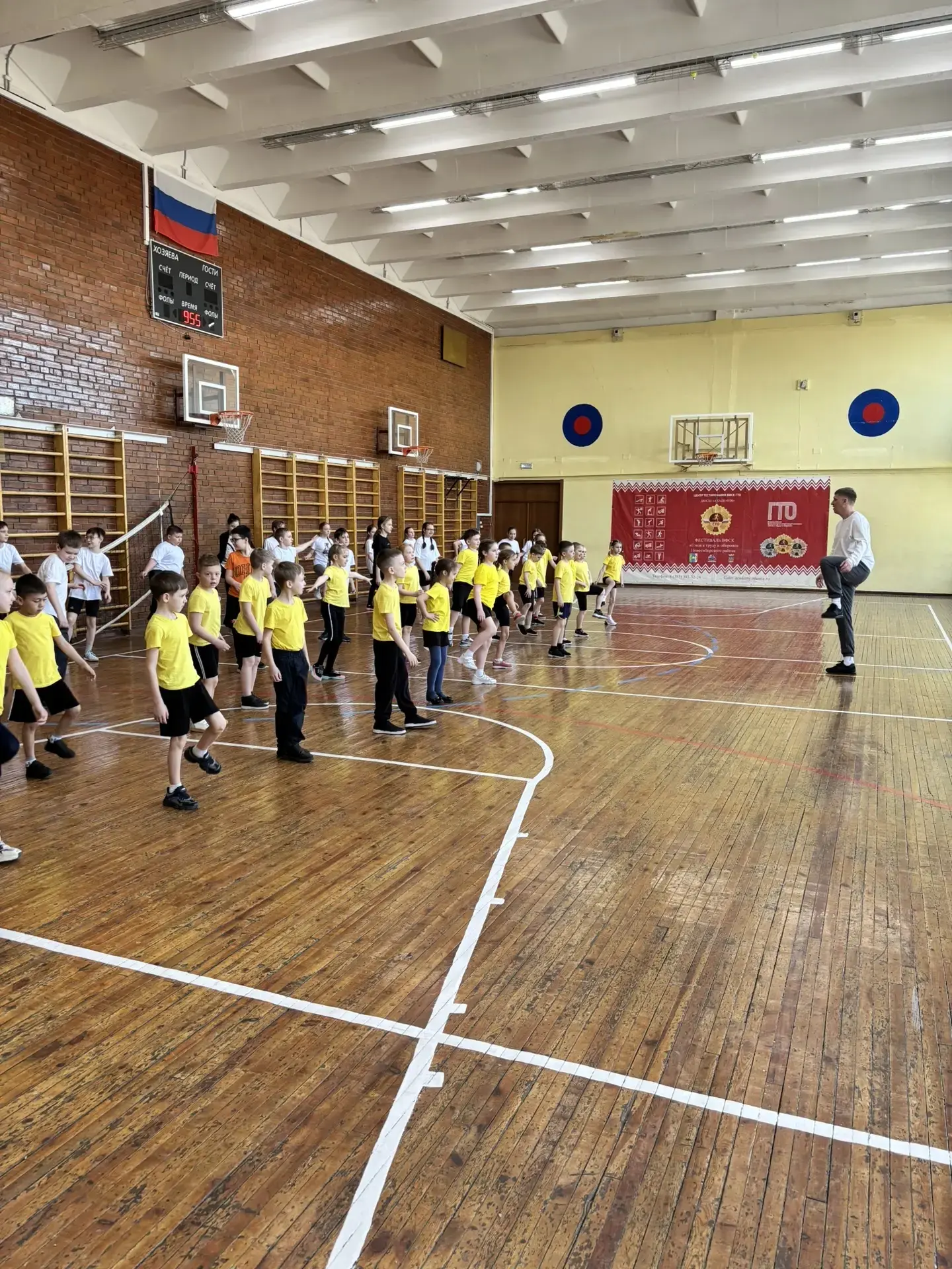 👍По всей стране проходит акция «Зарядка с чемпионом», 🤸‍♂️🥋 5В и 1В классы не могли обойти стороной 