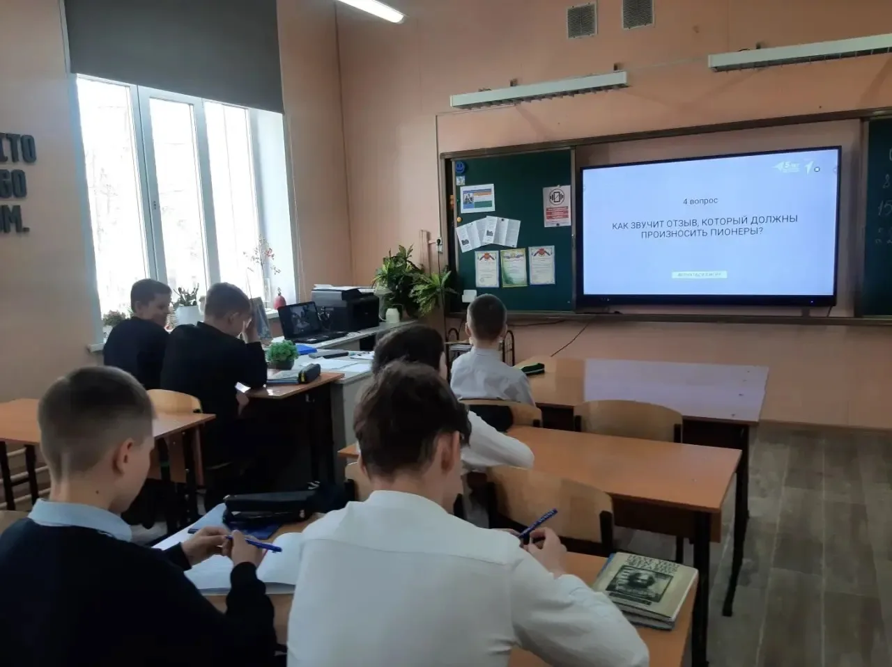 «Наследники пионерии»: как «Крестики-нолики» собрали историю и команду в одну клетку  В преддверии, 