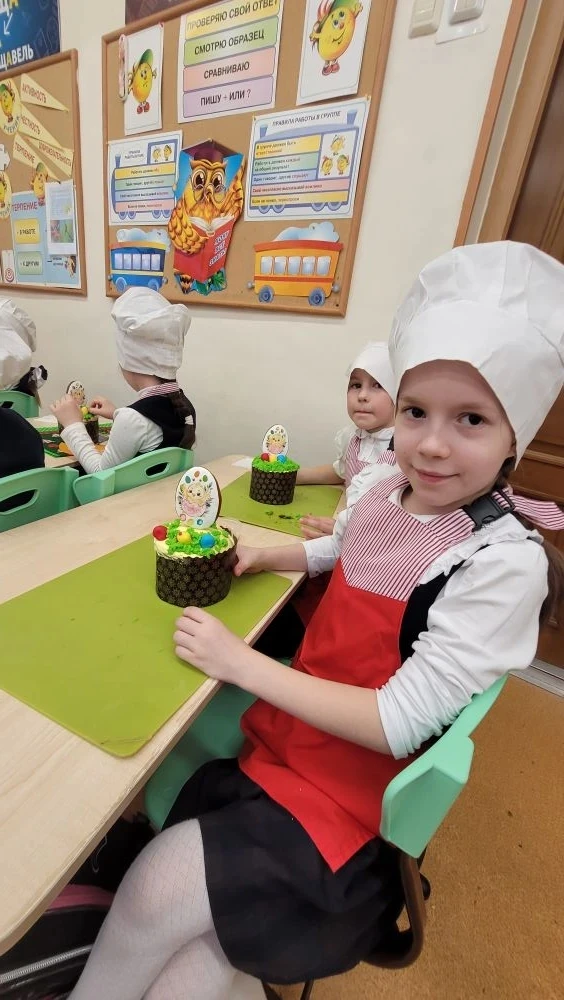 Пасхальные традиции ожили на мастер‑классе по изготовлению куличей, который прошёл в 1 Б классе.  Бы