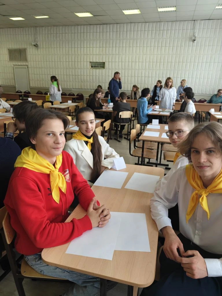 Команда в составе учеников 8 А класса достойно представила гимназию на математической регате, котора