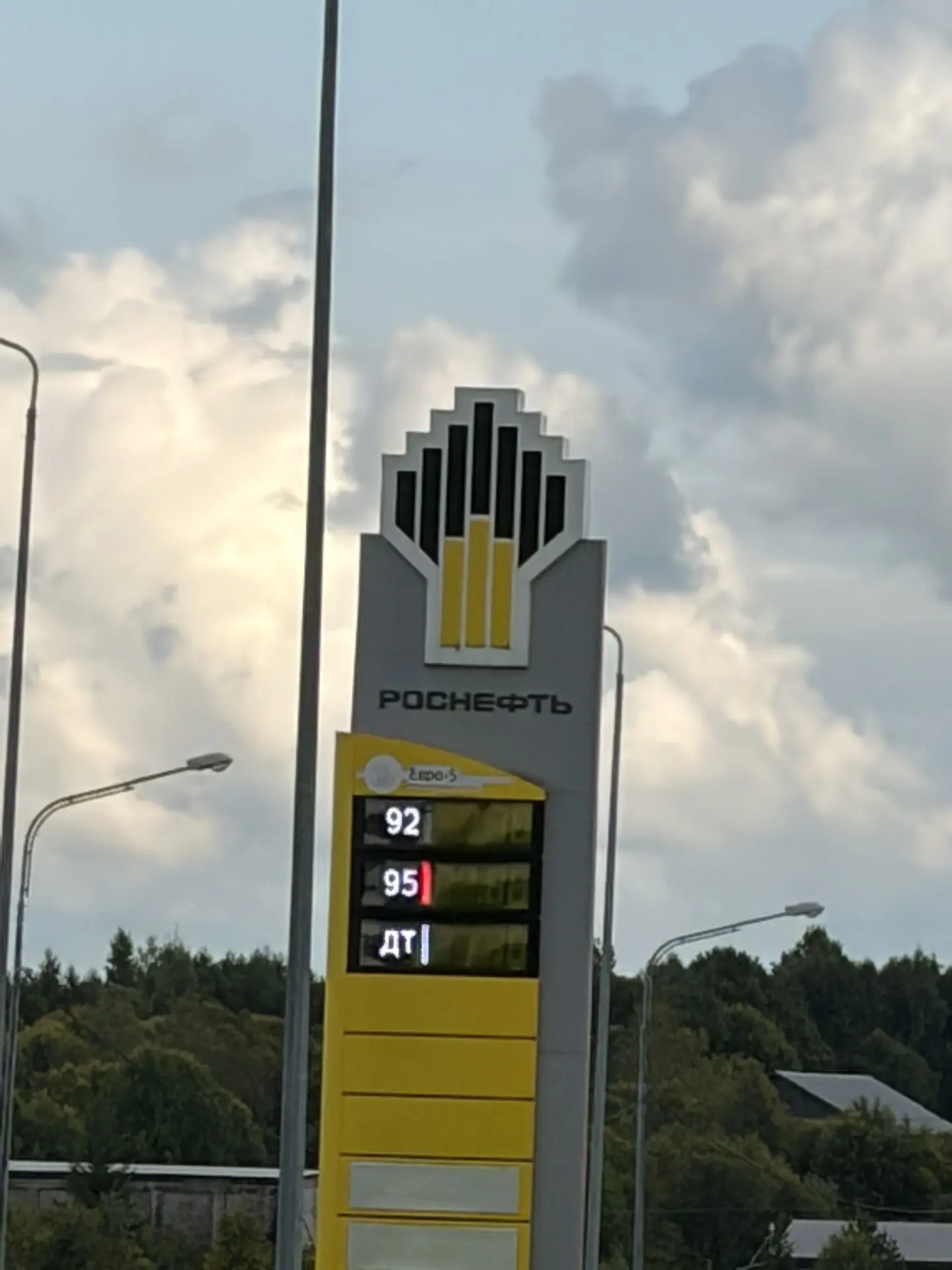 Заправляться лучше в начале недели