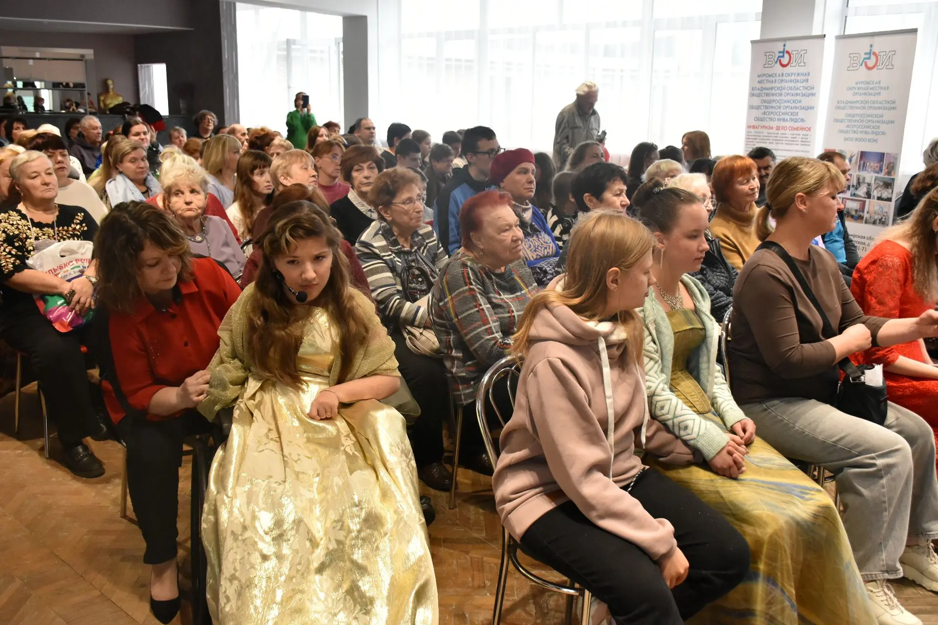В малом зале Единого социально-культурного центра состоялась необычная встреча. Гусь-Хр...