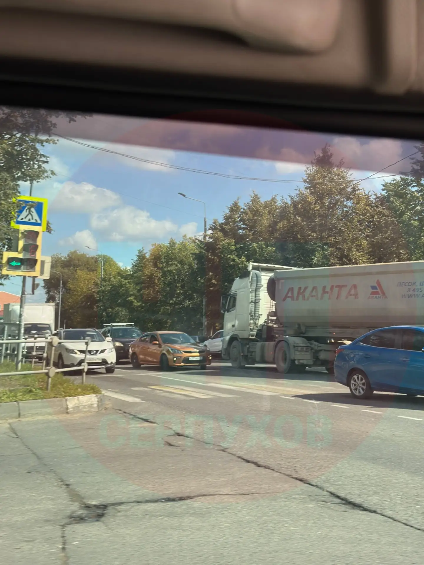 Авария на ул. Ворошилова около военкомата. Фура загородила обе полосы в сторону вокзала