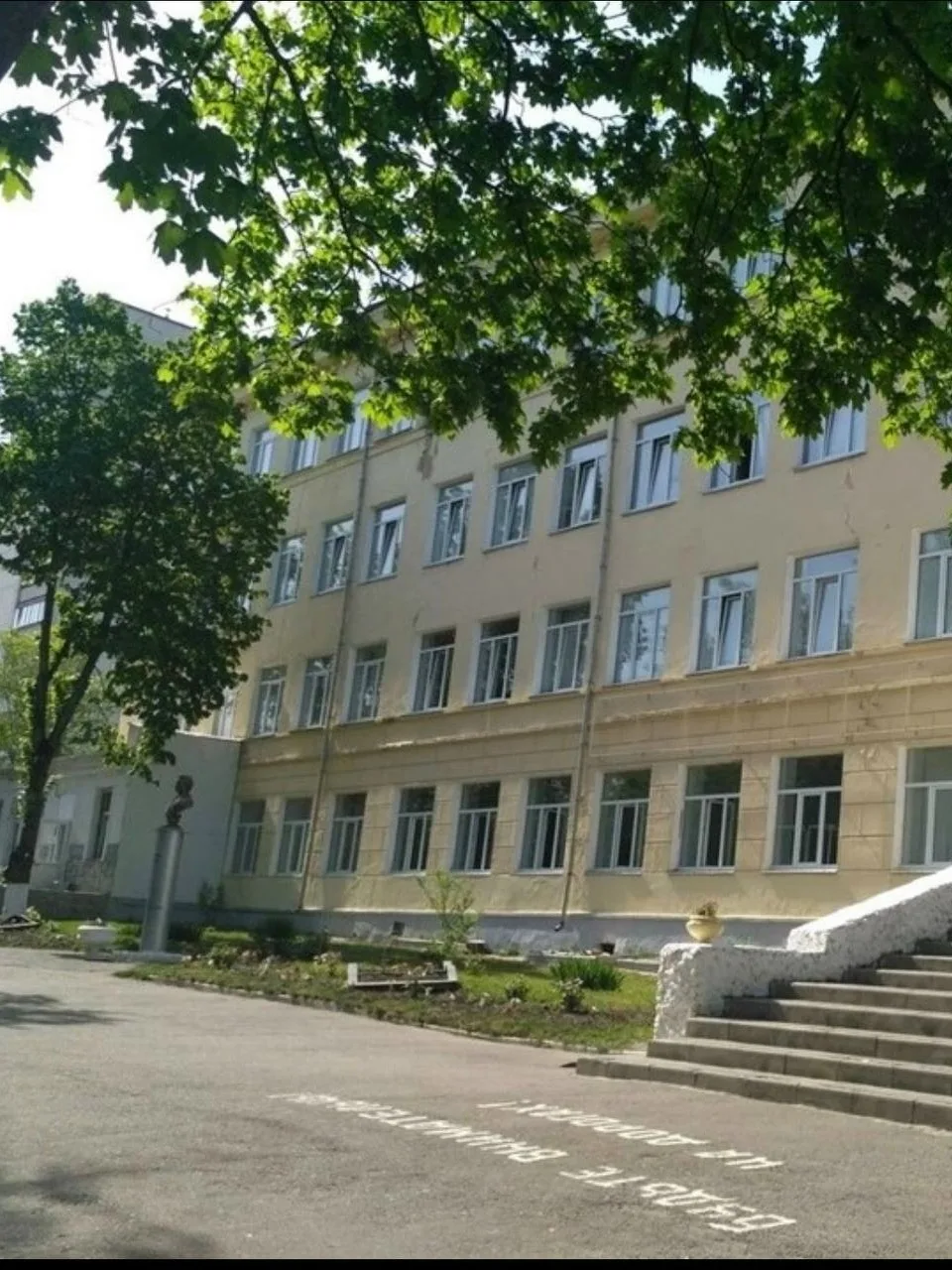 🚨 Региональный минобр взял на контроль инцидент с травмой ученицы в курской школе