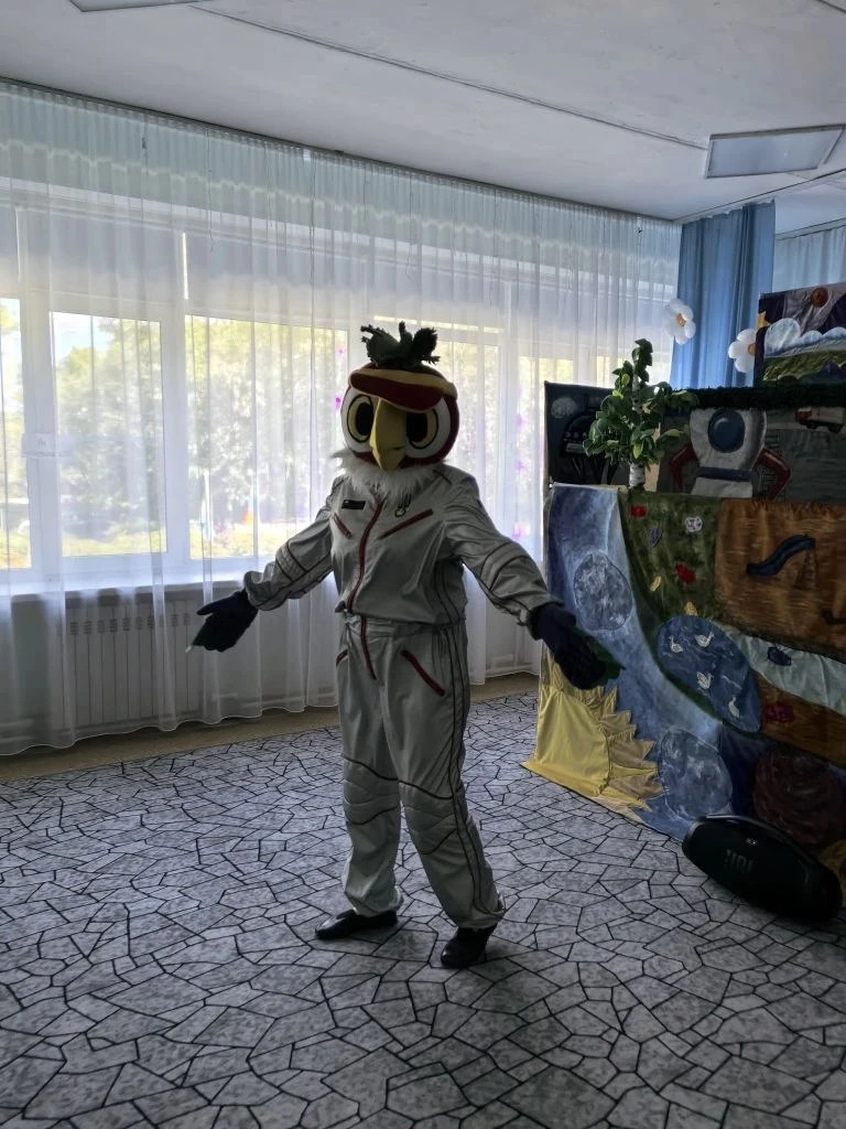 🚀 Космическое путешествие в нашем саду!
Сегодня в гости к нашим ребятам приезжал удивительный спект