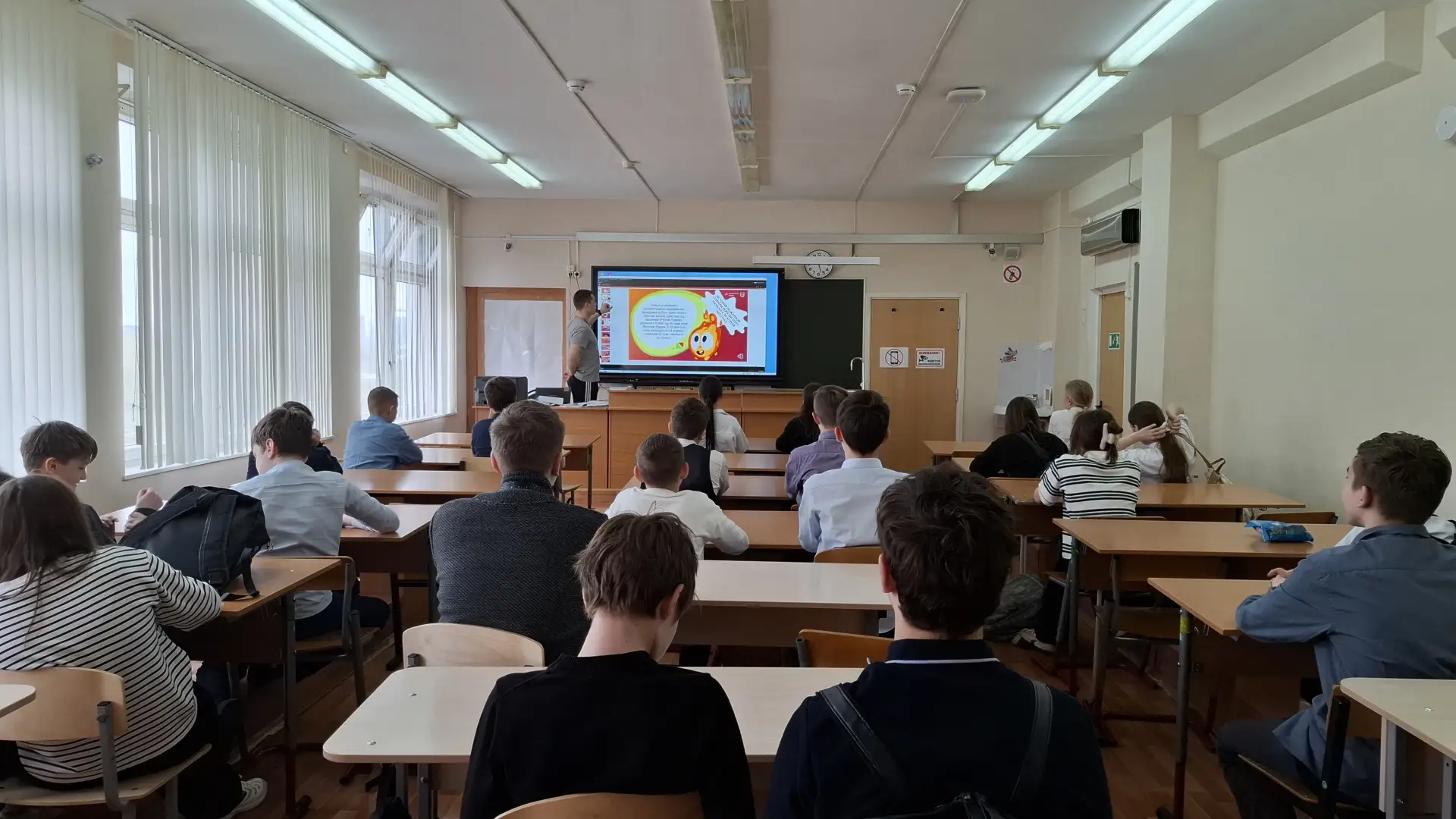Память, безопасность и ответственность 🕊️  29 и 30 апреля в нашей школе прошли классные часы, посвящ