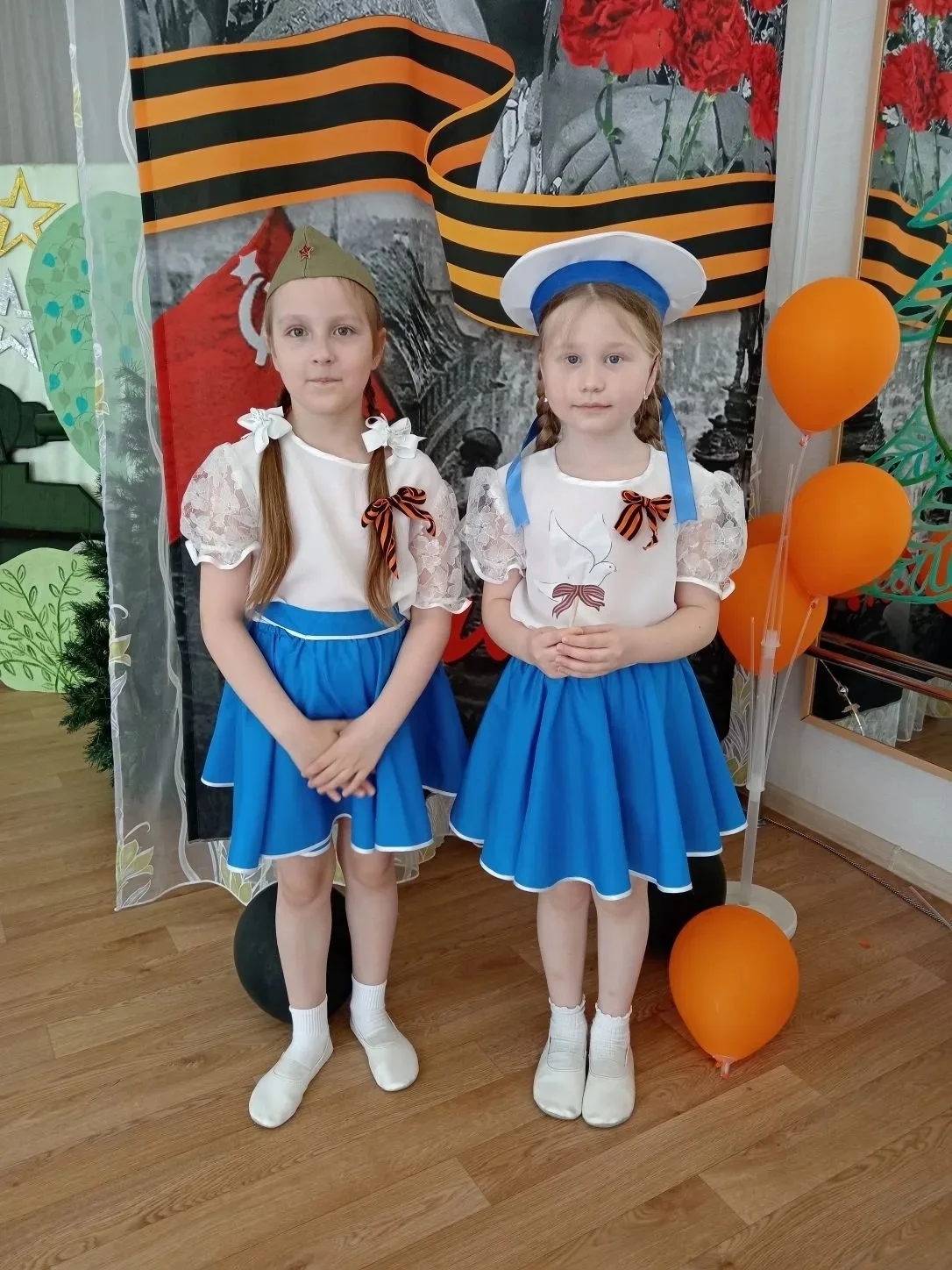 Замедли шаг у обелиска,
У вечного огня замри,
И поклонись им низко-низко,
До самой матушки земли.
На