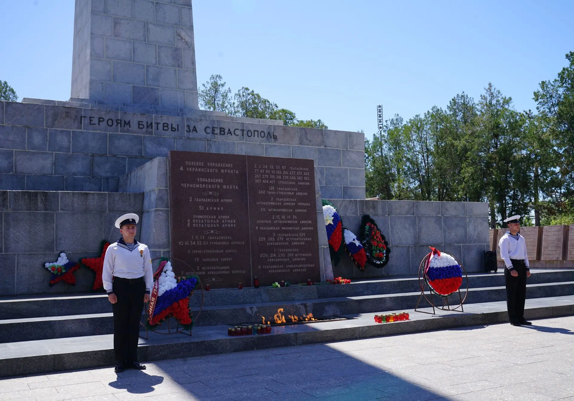 Сегодня на Мемориально комплексе «Сапун-гора» состоялась торжественная церемония взятия частицы Вечн