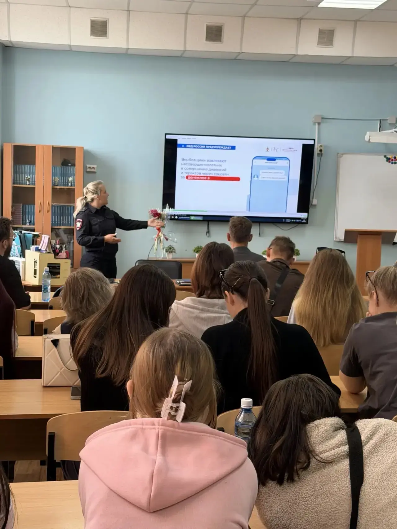 🕊️В День солидарности в борьбе с терроризмом транспортные полицейские встретились со с...