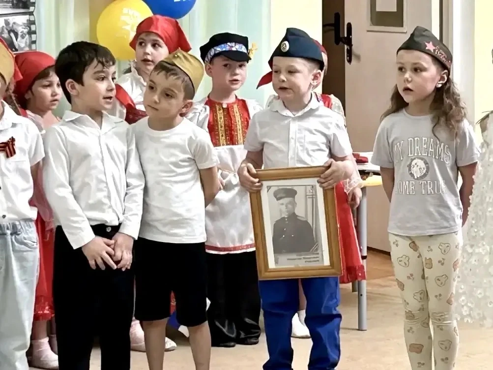 ПРАЗДНИК ПОБЕДЫ  в дошкольных группах   🌟 Малыши и воспитатели нашего Образовательного квартала от в